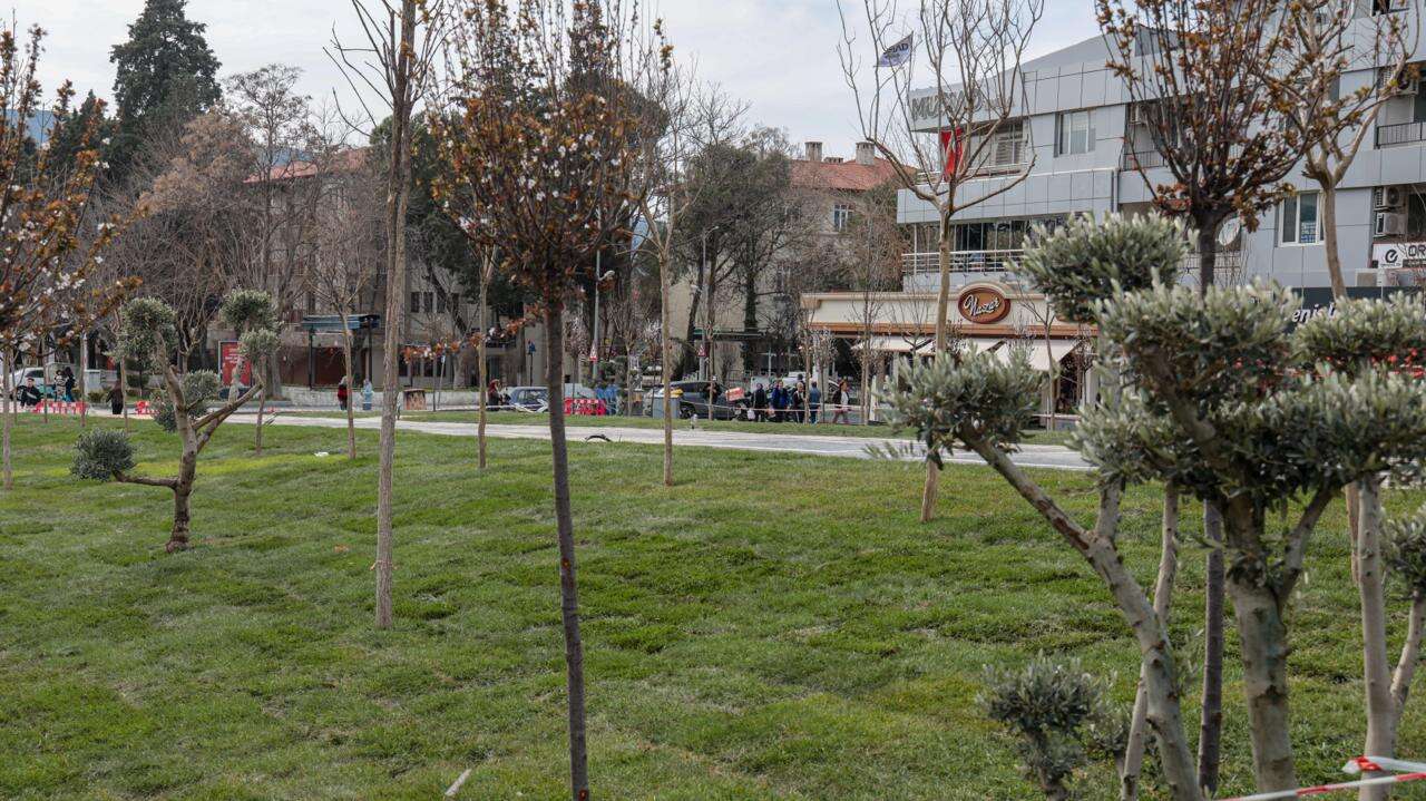 Yıkılan Orgeneral Mustafa Muğlalı İşhanı Alanında Çevre Düzenlemesi Yapıldı 4